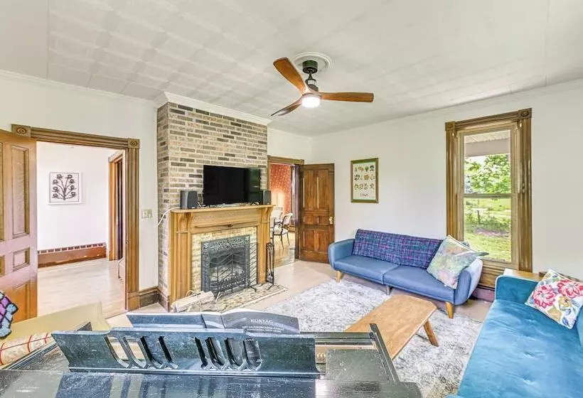 Family Home W/ Yard & Fire Pit In Middleburgh!