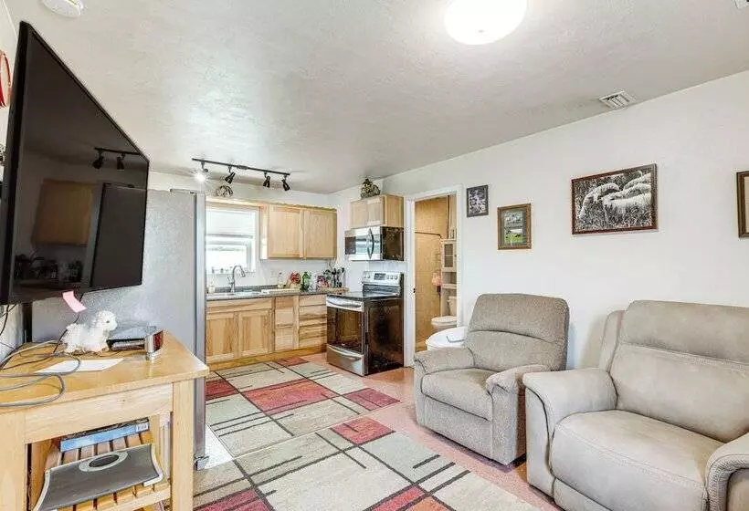Quaint Archer Farmhouse: Peaceful & Quiet Setting!