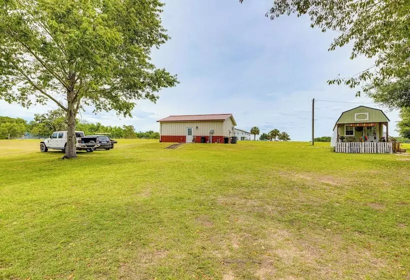 Quaint Archer Farmhouse: Peaceful & Quiet Setting!