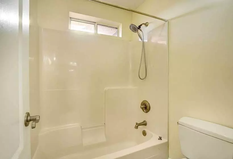 Quiet Panama City Home   4 Mi To Downtown!