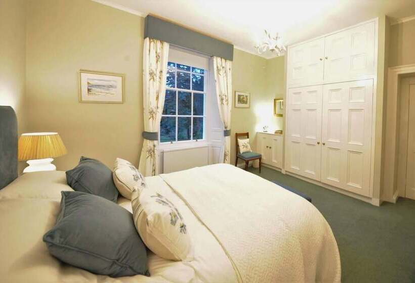 Residenza Charming 10 Bed House In Blairgowrie