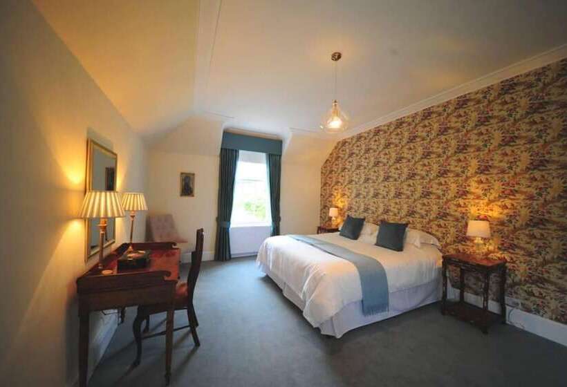 Residenza Charming 10 Bed House In Blairgowrie