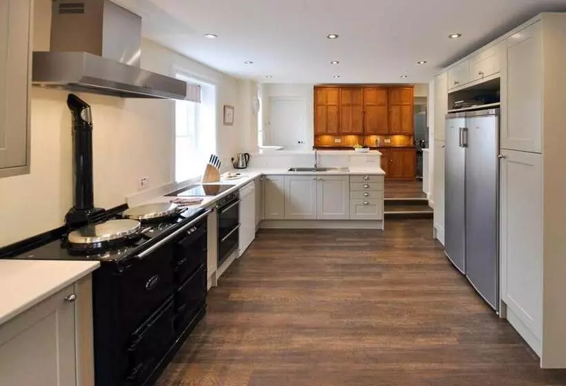 Residenssi Charming 10 Bed House In Blairgowrie