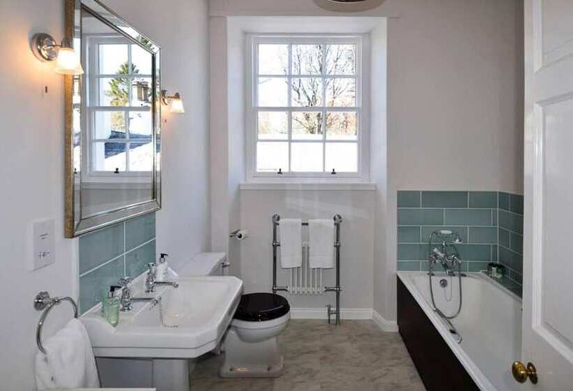 Residenza Charming 10 Bed House In Blairgowrie