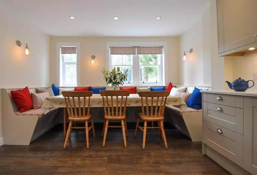 Residenssi Charming 10 Bed House In Blairgowrie