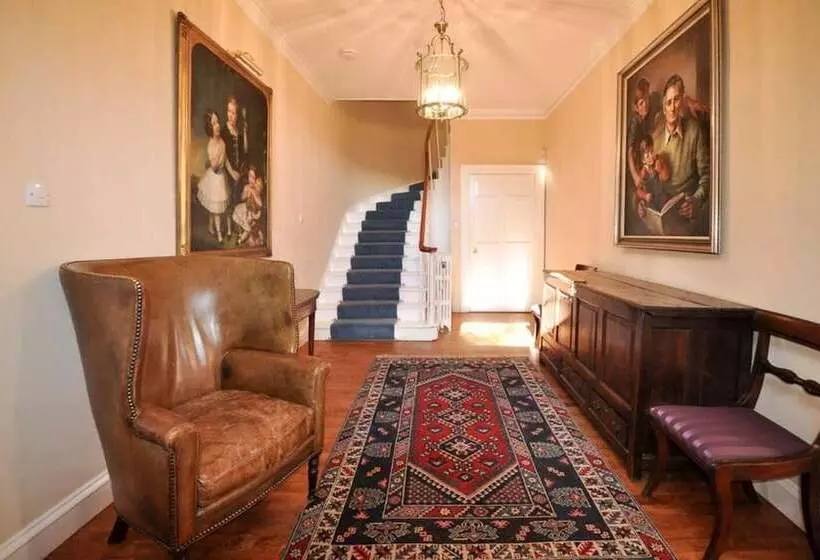 Residenssi Charming 10 Bed House In Blairgowrie