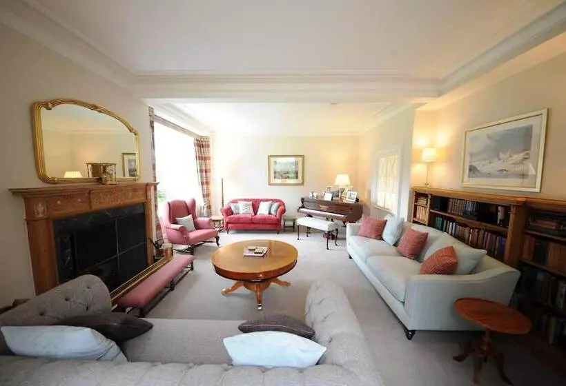 Residenssi Charming 10 Bed House In Blairgowrie