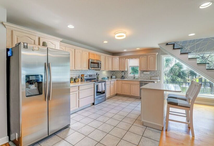 New Bern Home W/ Water View ~ 6 Mi To Downtown!