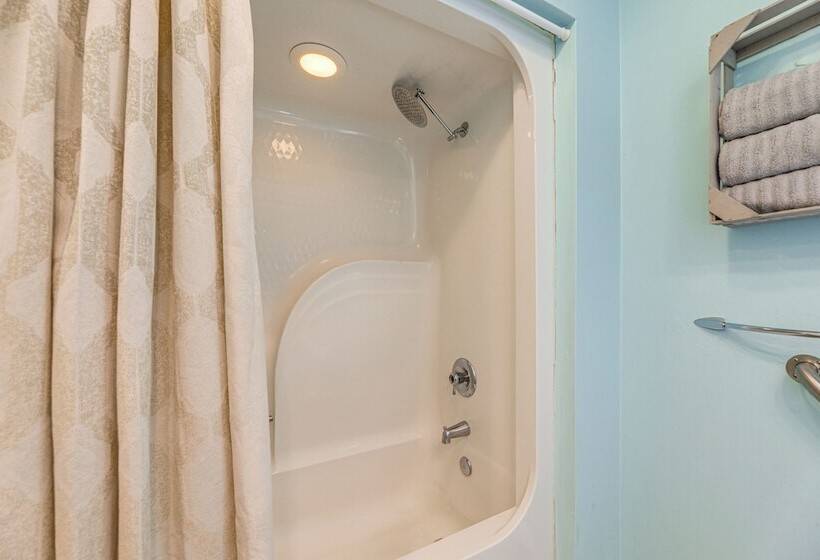 New Bern Home W/ Water View ~ 6 Mi To Downtown!