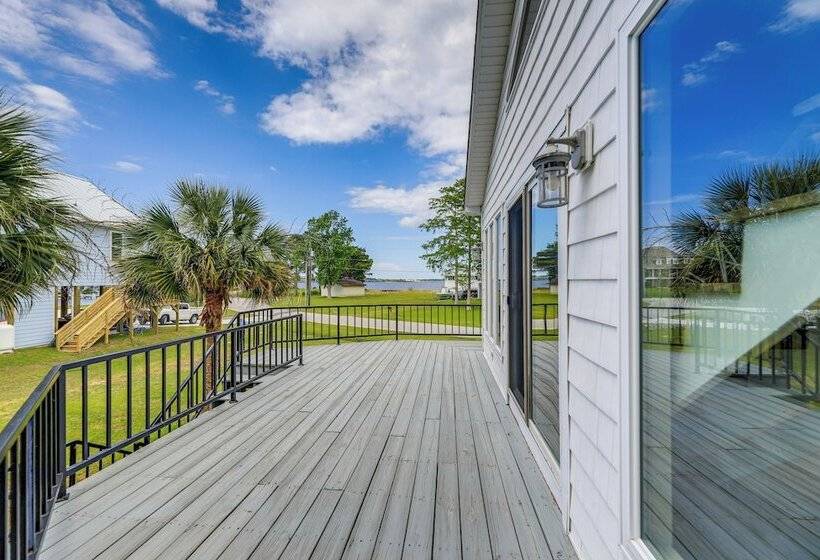 New Bern Home W/ Water View ~ 6 Mi To Downtown!