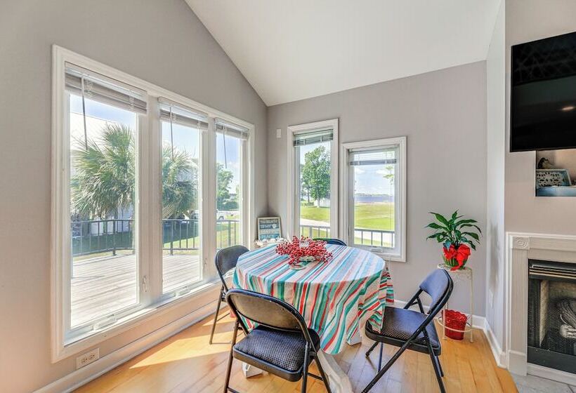 New Bern Home W/ Water View ~ 6 Mi To Downtown!