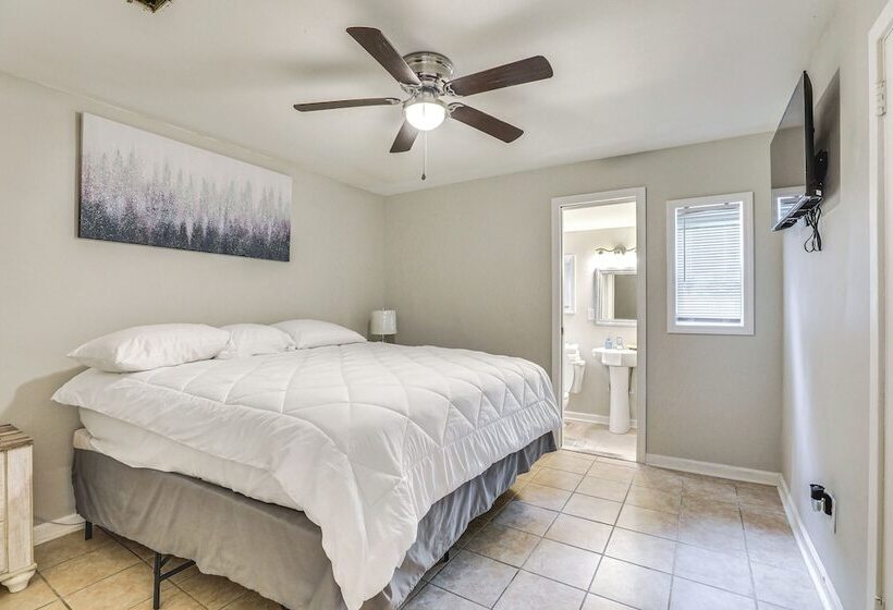 Serene Charleston Home Near Airport: Pets Welcome!