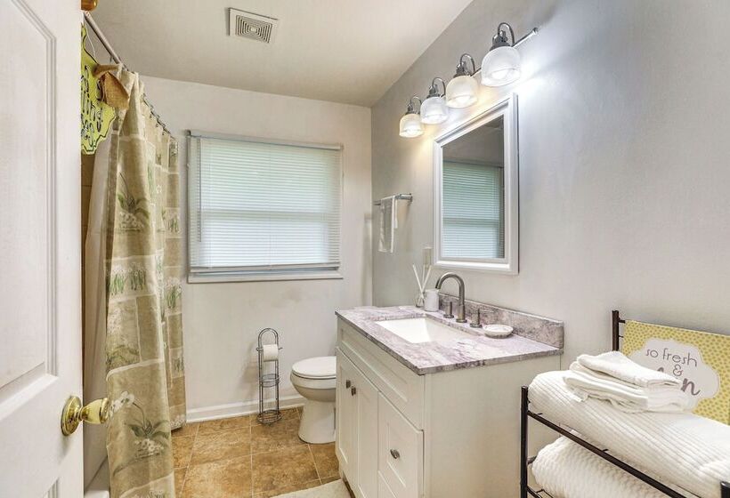 Serene Charleston Home Near Airport: Pets Welcome!