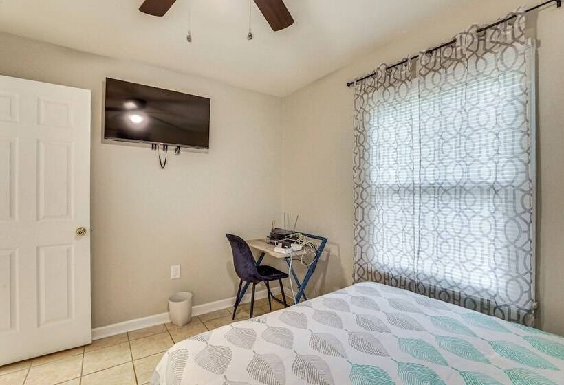 Serene Charleston Home Near Airport: Pets Welcome!