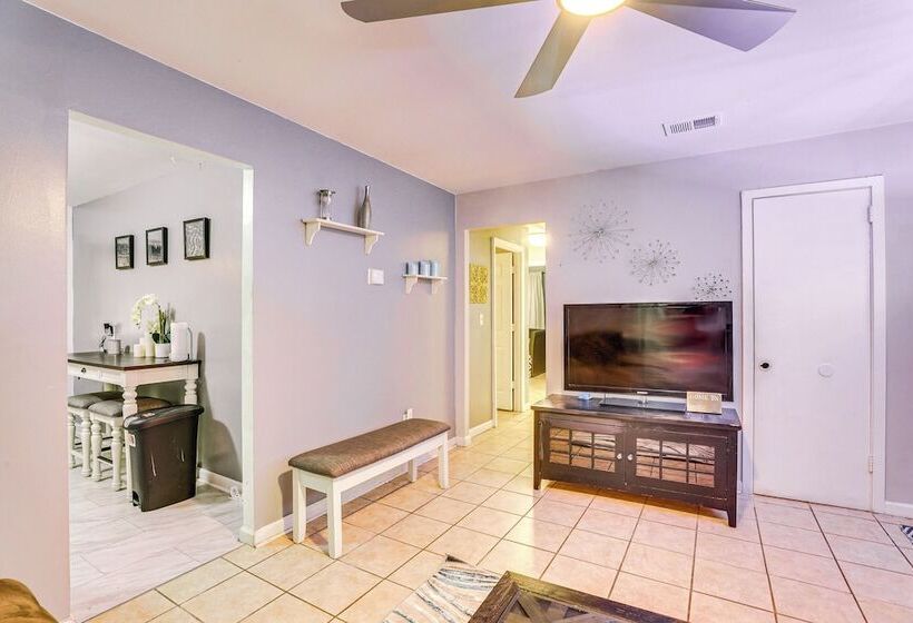 Serene Charleston Home Near Airport: Pets Welcome!