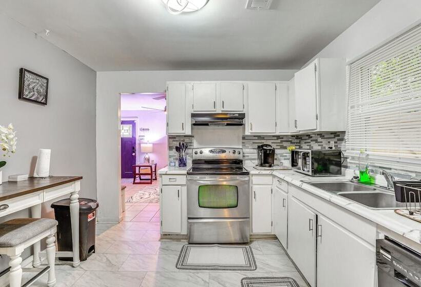 Serene Charleston Home Near Airport: Pets Welcome!