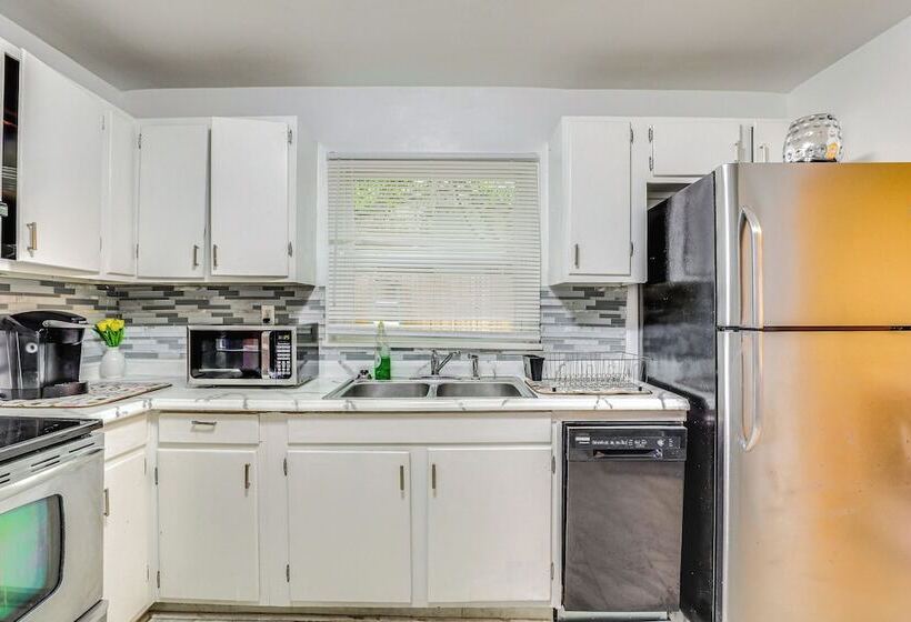 Serene Charleston Home Near Airport: Pets Welcome!