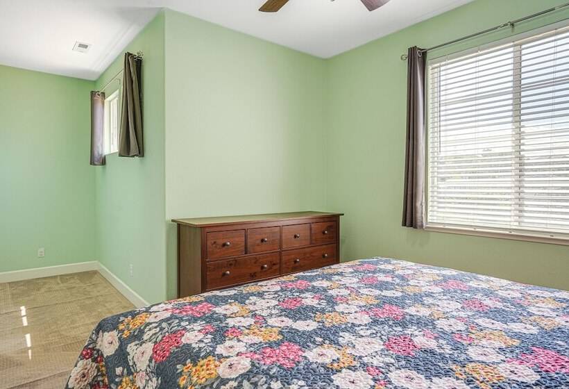 Spacious Bay Point Family Home W/ Private Yard!