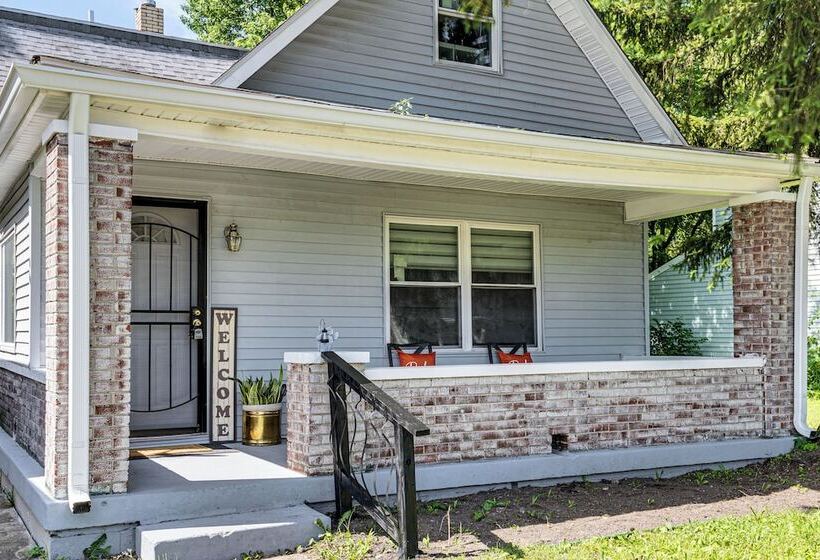 Spacious Indianapolis Home: 3 Mi To Downtown!