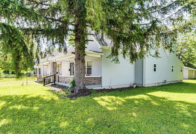 Spacious Indianapolis Home: 3 Mi To Downtown!