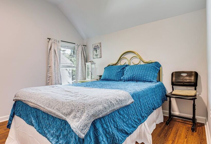 Spacious Indianapolis Home: 3 Mi To Downtown!