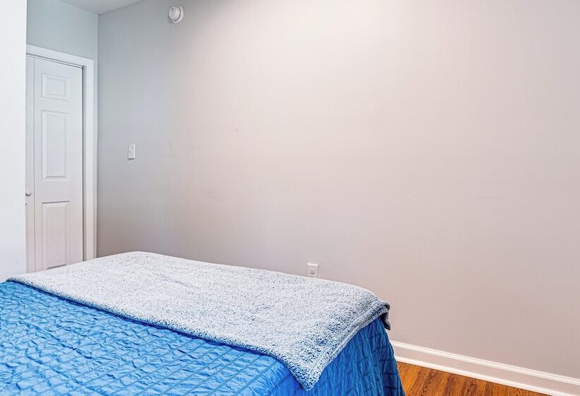 Spacious Indianapolis Home: 3 Mi To Downtown!