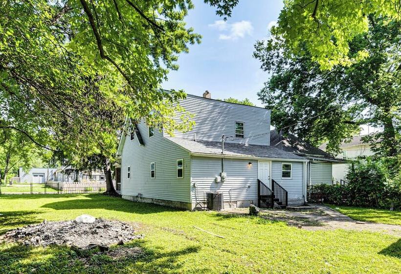 Spacious Indianapolis Home: 3 Mi To Downtown!