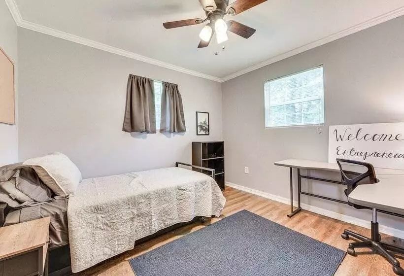 Baton Rouge Home W/ Yard ~ 14 Mi To Downtown!