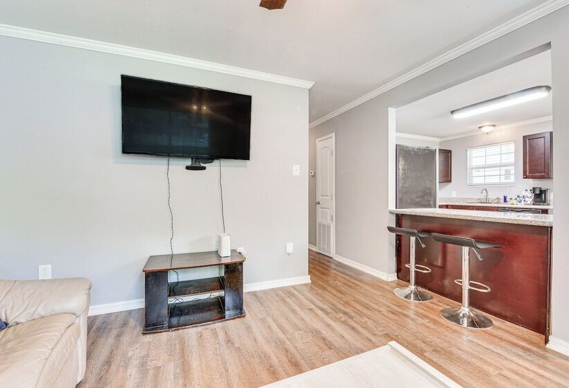 Baton Rouge Home W/ Yard ~ 14 Mi To Downtown!