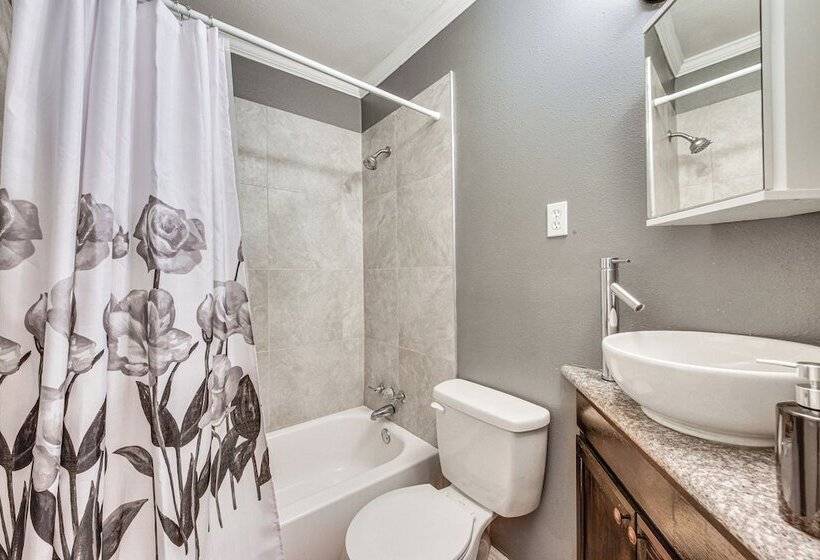 Baton Rouge Home W/ Yard ~ 14 Mi To Downtown!