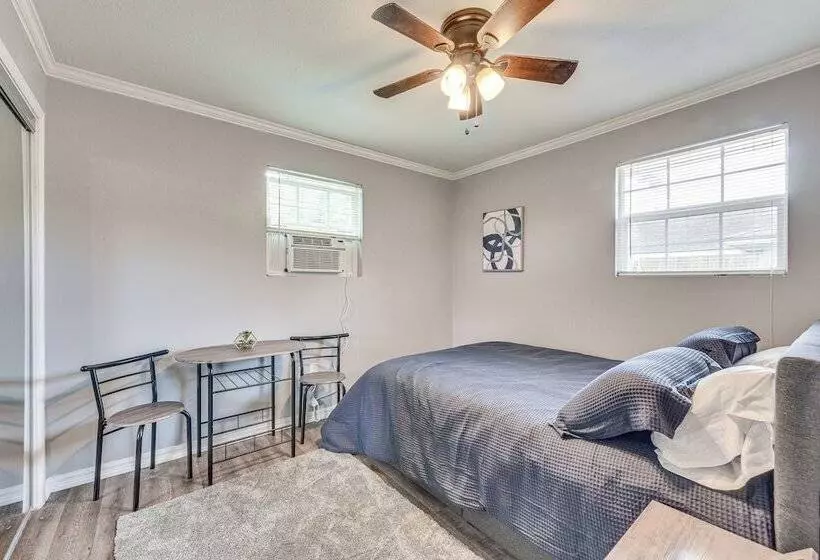 Baton Rouge Home W/ Yard ~ 14 Mi To Downtown!