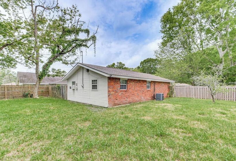 Baton Rouge Home W/ Yard ~ 14 Mi To Downtown!