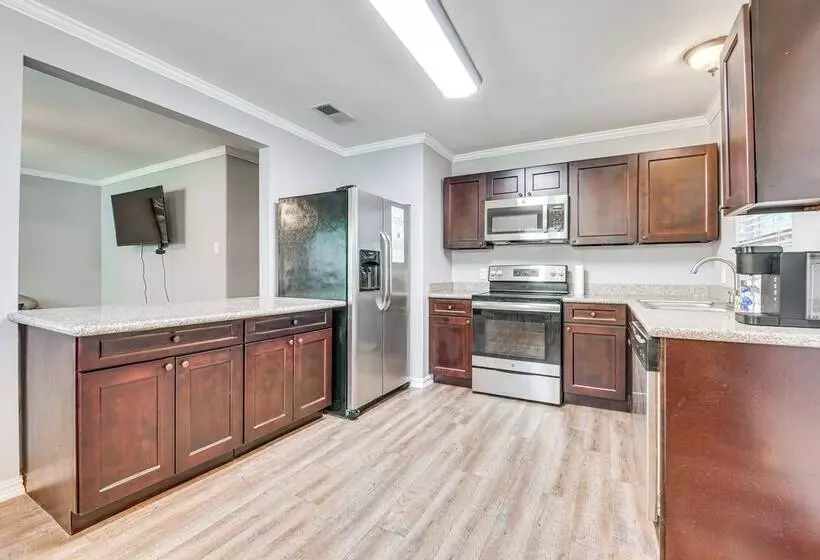 Baton Rouge Home W/ Yard ~ 14 Mi To Downtown!