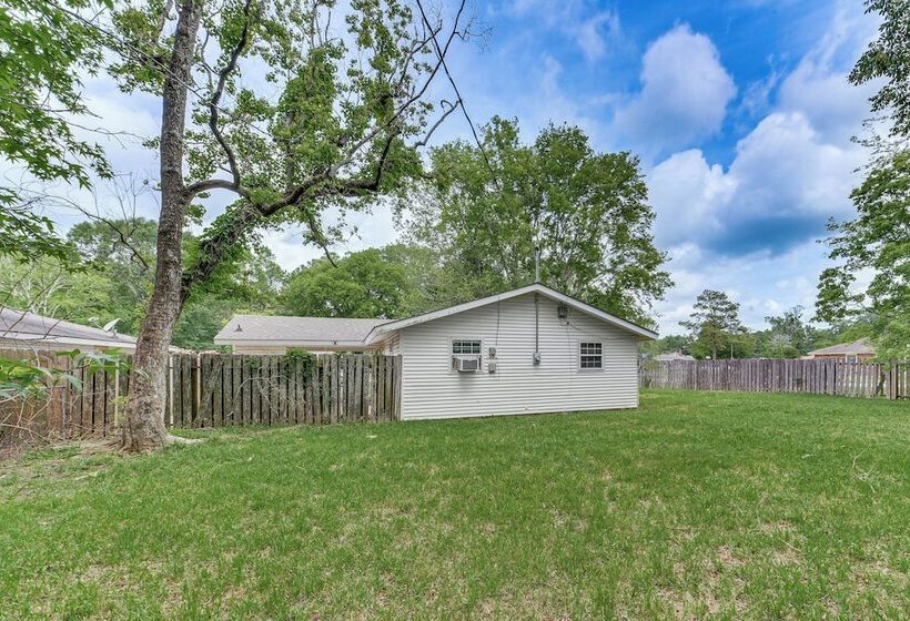 Baton Rouge Home W/ Yard ~ 14 Mi To Downtown!