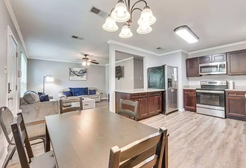 Baton Rouge Home W/ Yard ~ 14 Mi To Downtown!