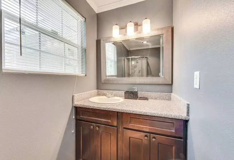 Baton Rouge Home W/ Yard ~ 14 Mi To Downtown!