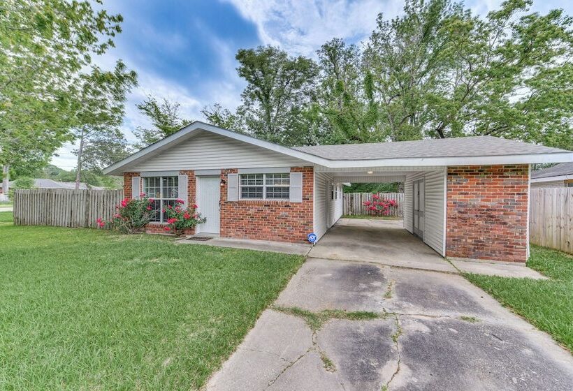 Baton Rouge Home W/ Yard ~ 14 Mi To Downtown!