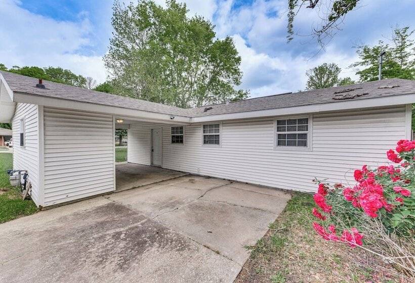 Baton Rouge Home W/ Yard ~ 14 Mi To Downtown!