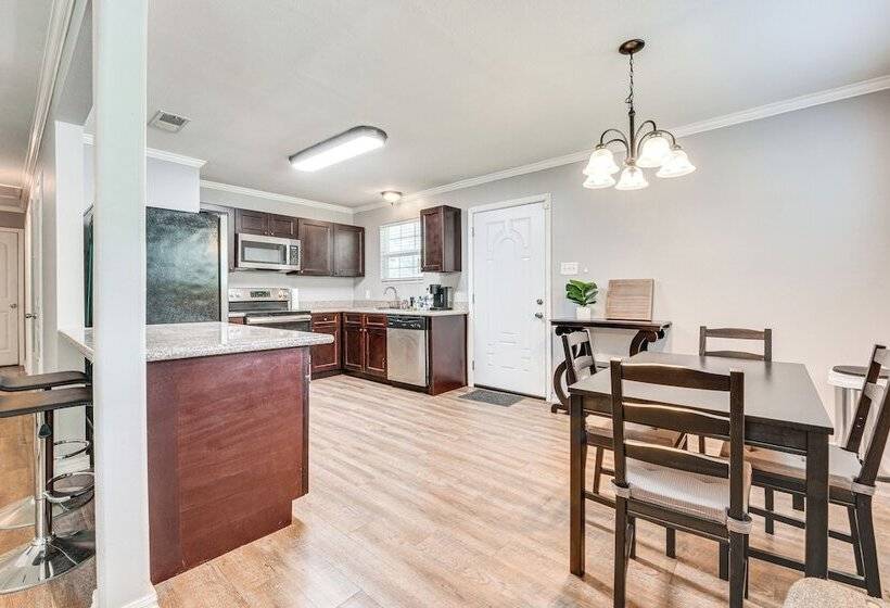 Baton Rouge Home W/ Yard ~ 14 Mi To Downtown!