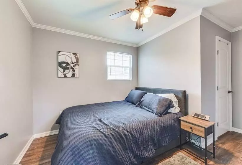 Baton Rouge Home W/ Yard ~ 14 Mi To Downtown!