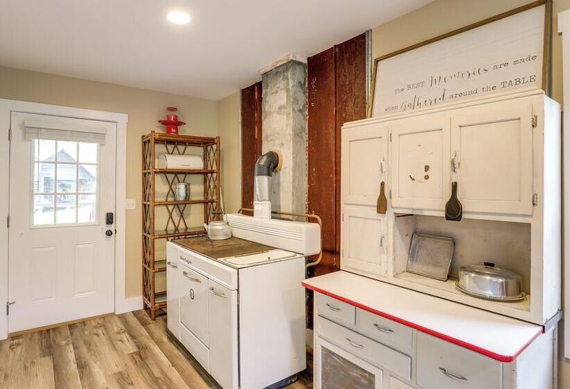 Hike & Relax: Blue Ridge Mountain Retreat!