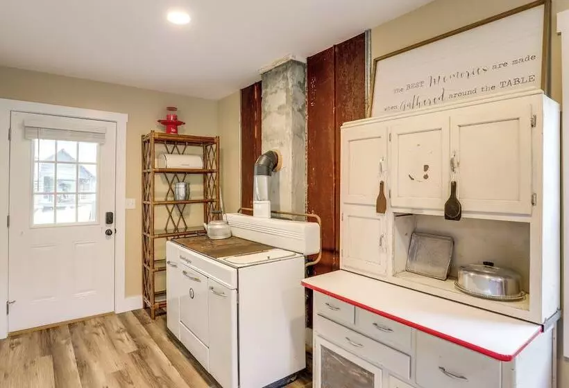 Hike & Relax: Blue Ridge Mountain Retreat!