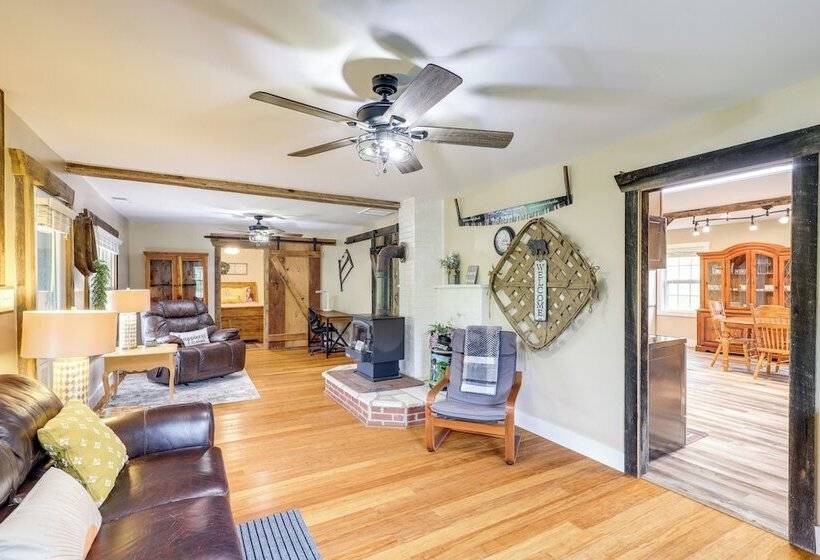 Hike & Relax: Blue Ridge Mountain Retreat!