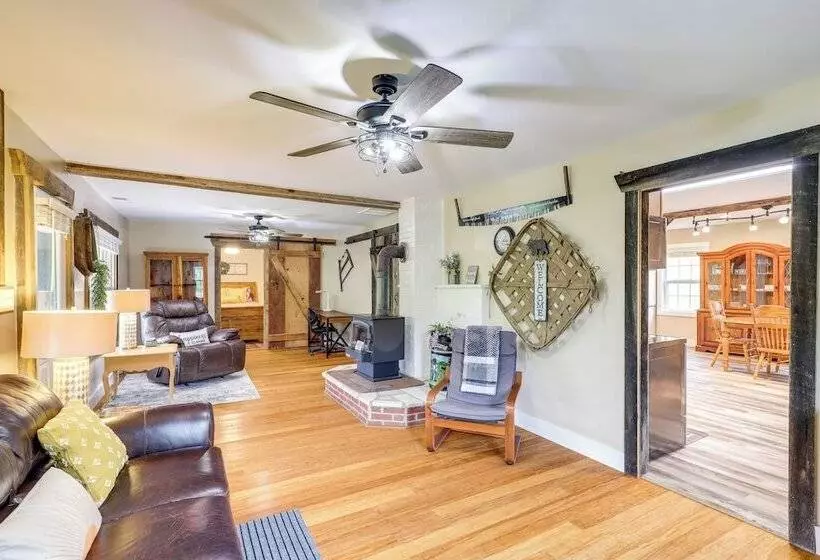 Hike & Relax: Blue Ridge Mountain Retreat!