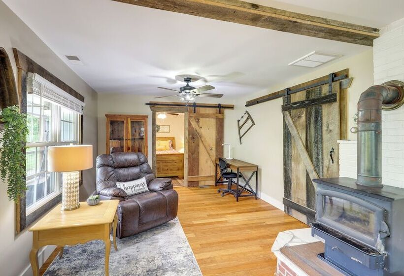 Hike & Relax: Blue Ridge Mountain Retreat!