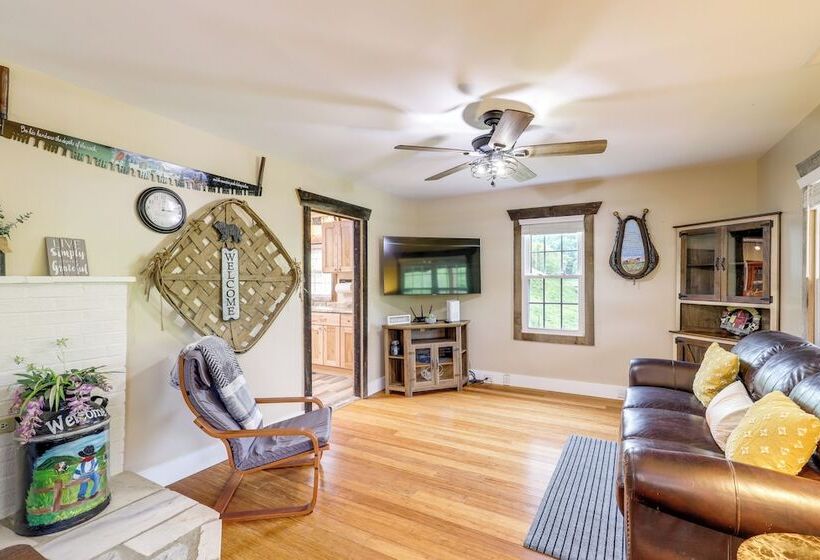 Hike & Relax: Blue Ridge Mountain Retreat!