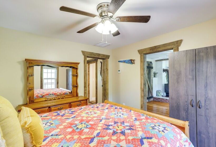 Hike & Relax: Blue Ridge Mountain Retreat!