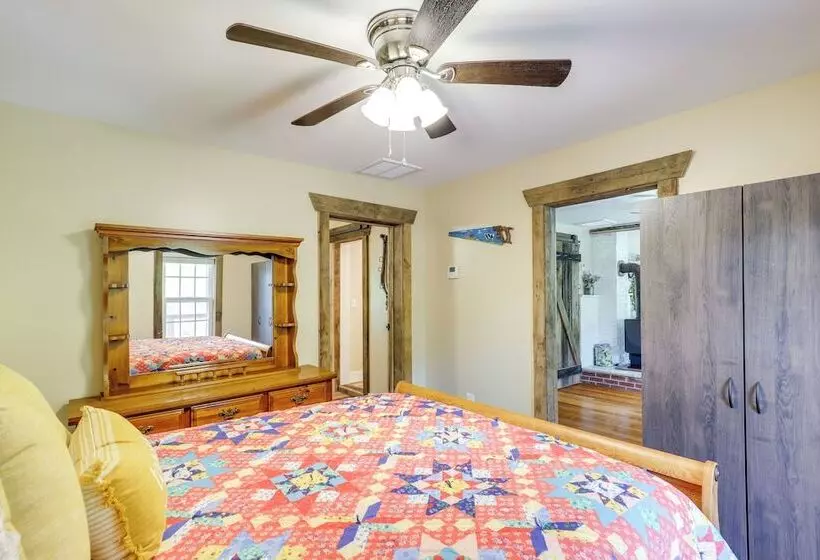 Hike & Relax: Blue Ridge Mountain Retreat!