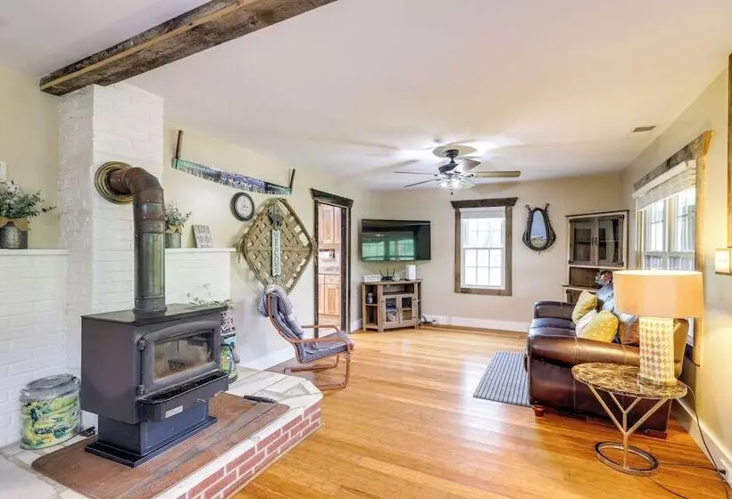 Hike & Relax: Blue Ridge Mountain Retreat!