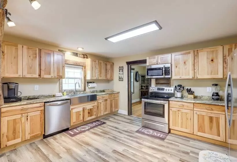 Hike & Relax: Blue Ridge Mountain Retreat!